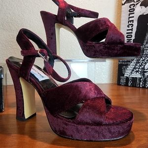 Newport News Burgundy Red Velvet Platform Sandals SZ 6